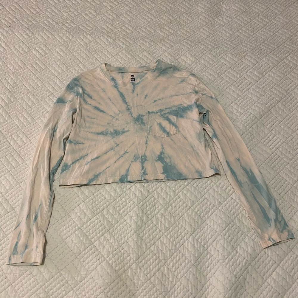 Me to We Tie-Dye Long Sleeve Crop Top with Pocket